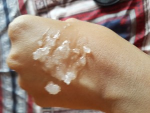 Lush Big Sea Salt Shampoo swatch (2)