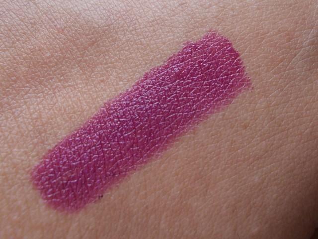 colorbar take me as I am lip color sizzling berry