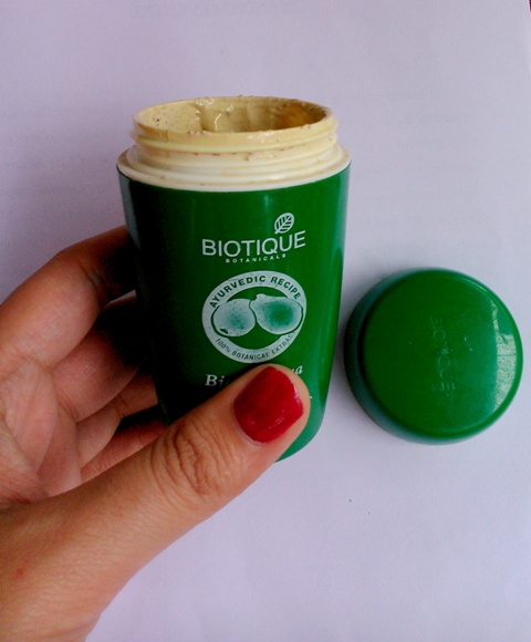Biotique Bio Papaya Smoothing  and Revitalizing Scrub (2)