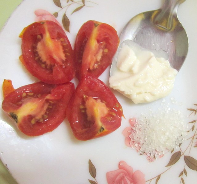 Detanning+Face+Pack+with+Yogurt+and+Tomato+Do+It+Yourself