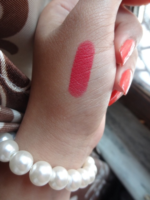 Faces Ultime Pro Long Wear Matte Lipstick - Read My Lips swatches (2)
