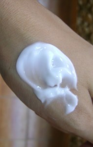 Nivea Visage Deep Pore Control Cleansing Foam swatch (1)