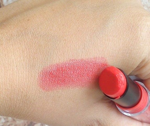Revlon Colorstay Ultimate Suede Lipstick – Designer swatch