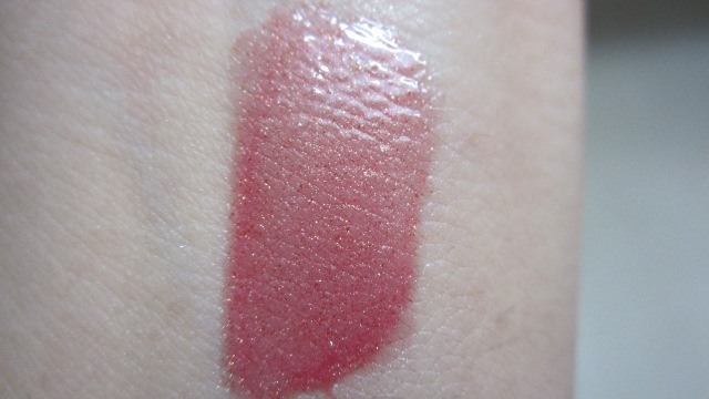 Rimmel Stay glossy LipGloss  Captivate me swatch