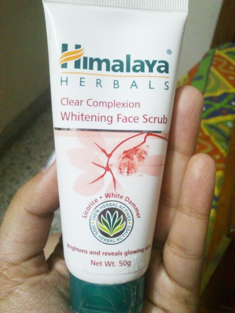 himalaya whitening face scrub