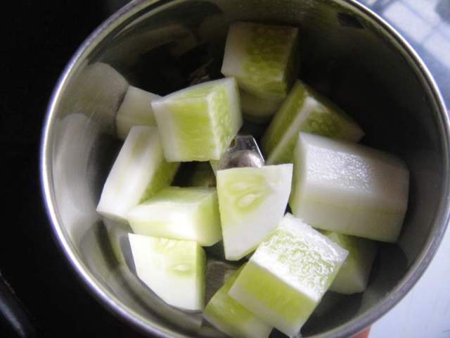 Homemade Cucumber Soaked Refreshing Eye Pads 2