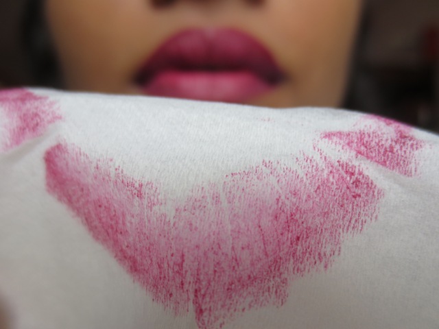 How to Make Your Lipstick Last Longer (10)