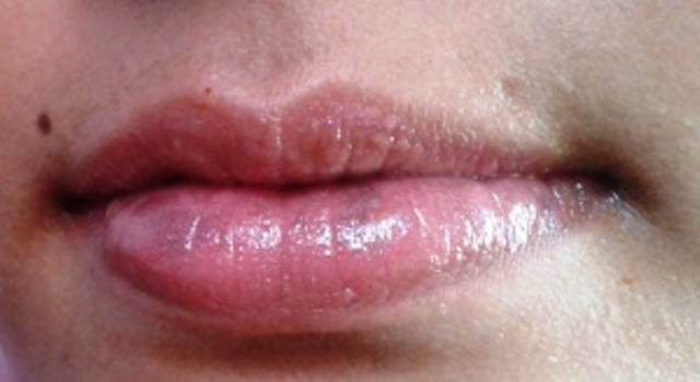 glossy lips (1)