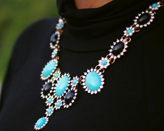 turquoise-blue-neckpiece