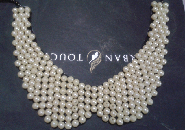 Bib-Necklace-with-pearls