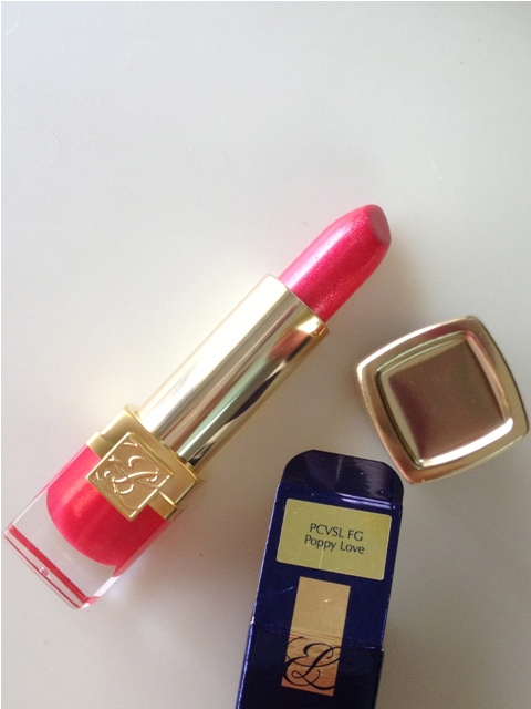 Estee Lauder – Pure Color Vivid Shine Lipstick – Poppy Love (7)