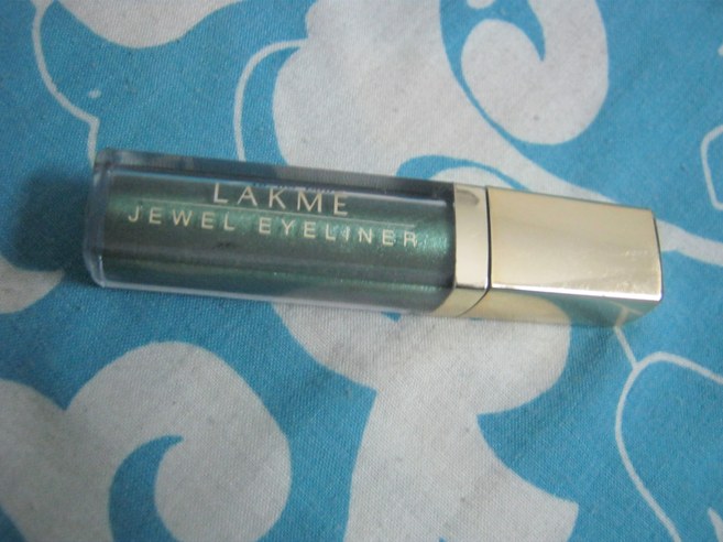 Lakme Jewel Eyeliner in Jade 3