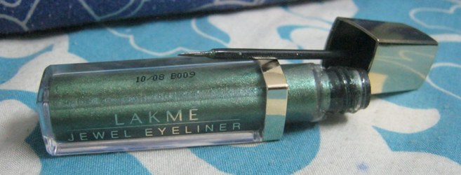 Lakme Jewel Eyeliner in Jade 4