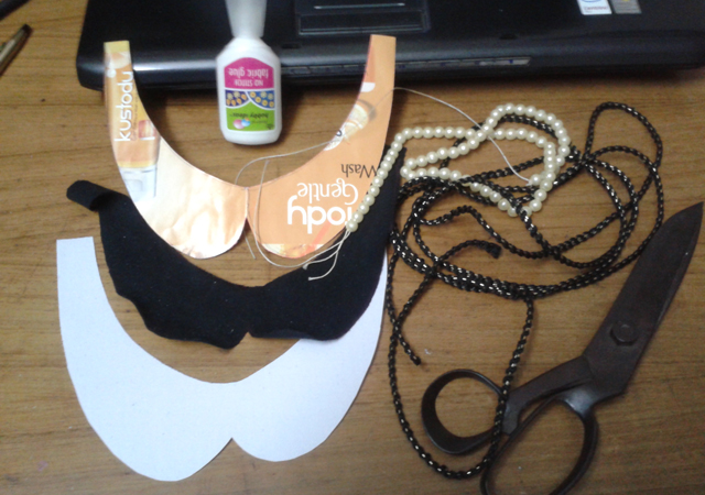 Pic2-Bib-Necklace-with-pear