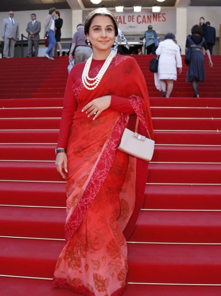 Red saree Vidya Balan