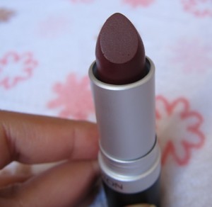 Revlon Super Lustrous lipstick, Matte Wine Not (15)