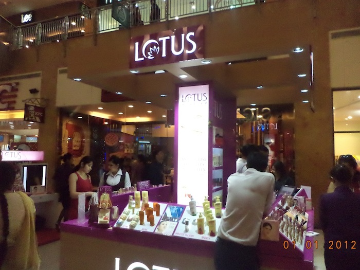 Get a Free Makeover from Lotus Herbals at GIP, Noida