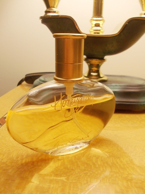 Honeymoon by Gloria Vanderbilt Perfume  (1)