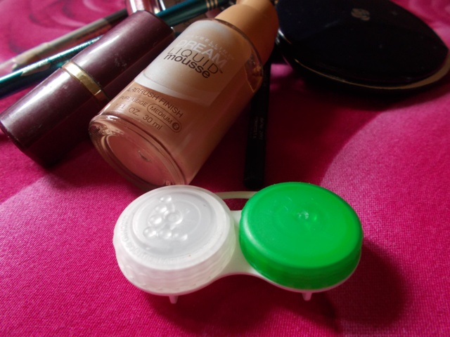 Makeup Tips for Contact Lens Wearers (7)