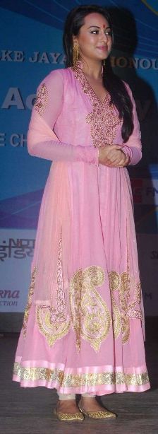 Sonakshi Sinha in pink anarkali