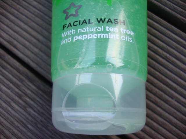 Superdrug Tea Tree and Peppermint Facial Wash 3