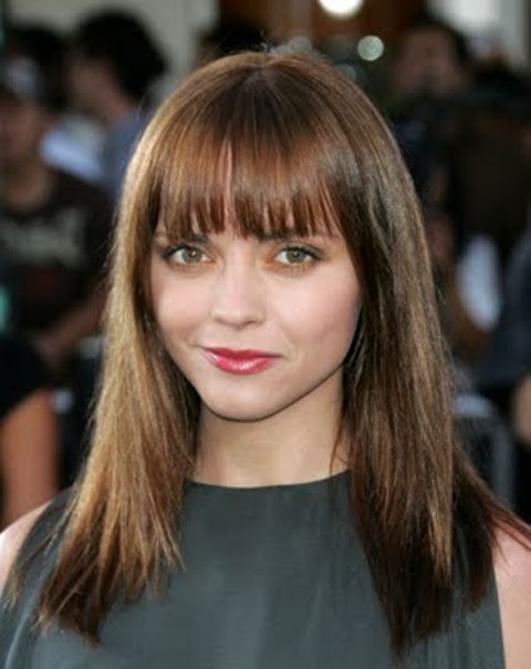 christina-ricci-straight-long-hairstyle-with-bangs12