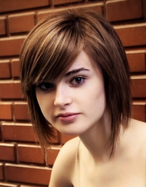 medium-haircuts-for-square-faces-8
