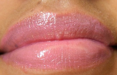 nyx-lip-gloss-pink-lip-swatch