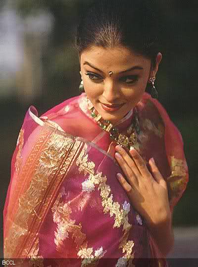 Buy RI.Ritu Kumar Red Floral Saree for Women Online @ Tata CLiQ Luxury