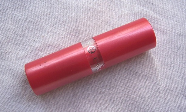 Essence+Lipstick+in+Almost+Famous+Review