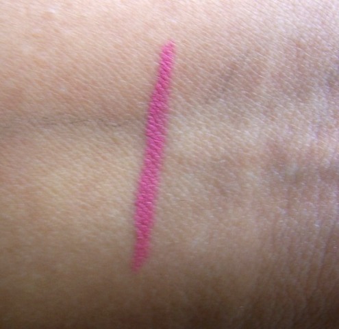 Essence Lip Liner Cute Pink swatch