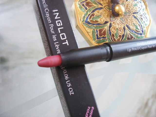 Inglot AMC Lip Pencil No. 22 (2)