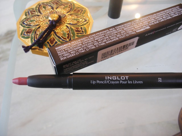 Inglot AMC Lip Pencil No. 22 (3)