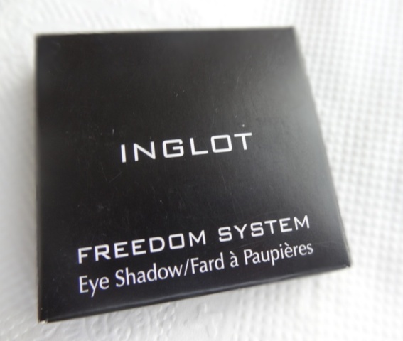 Inglot Freedom System Eyeshadow Matte Square #392  (1)