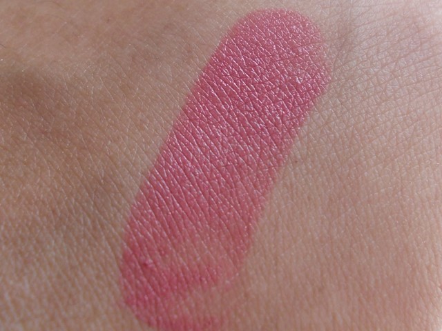 Lakme absolute creme lip color sheer berry swatch