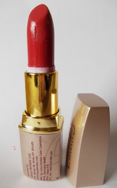 Lotus+Herbals+Pure+Colors+Lipstick+Red+Rose+Review (1)