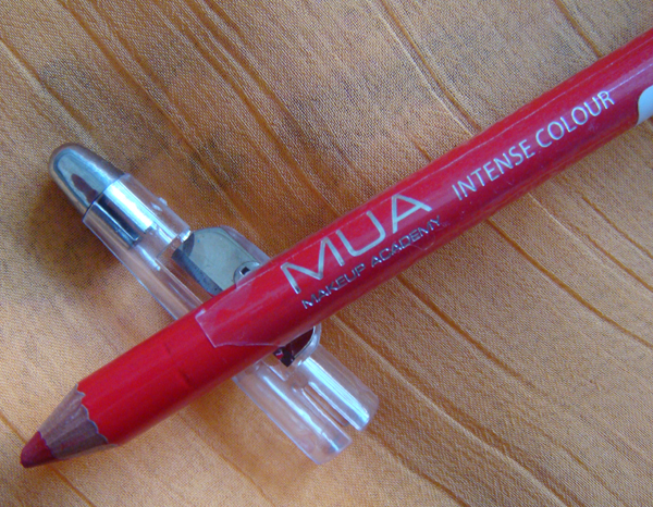 MUA Intense Colour Lip Liner Red Drama 3