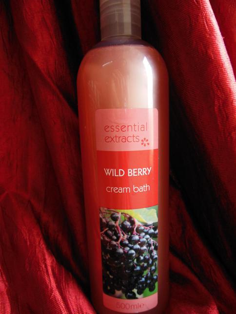Marks+and+Spencer+Essential+Extracts+Wild+Berry+Cream+Bath+Review