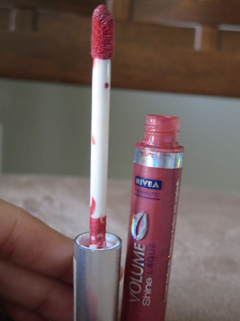 Nivea Volume Shine Laque Lip Gloss in Ruby 3