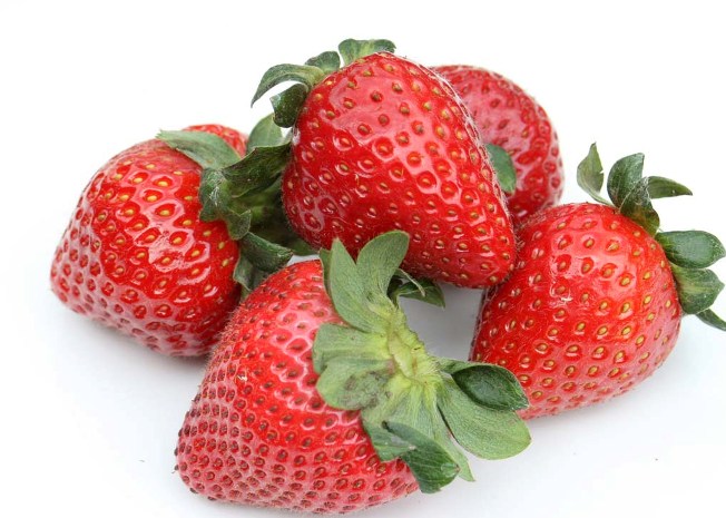 Strawberry face pack for pimples