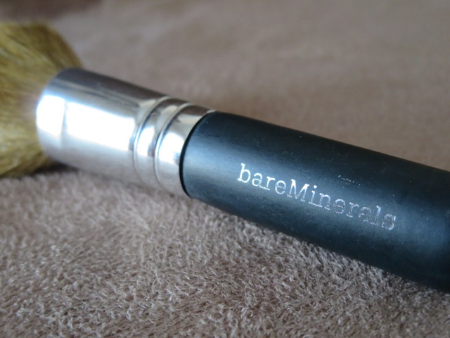 bareMinerals+Full+Flawless+Face+Brush+Review