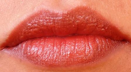 lip swatch with flash
