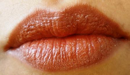 lip swatch without flash