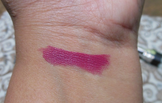 Coloressence Mesmerising Lip Color- Pinkish Delight  swatch