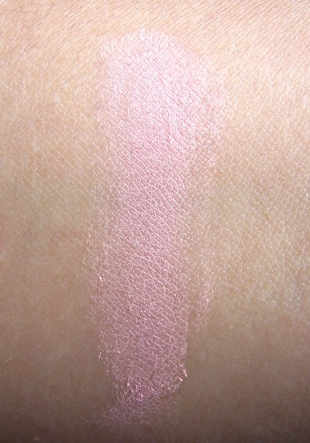 Essence Silky Touch Blush Adorable swatch