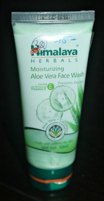 Himalaya Moisturizing Aloe Vera Face Wash 