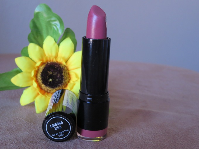 Light pink lipstick 3