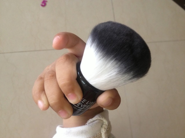 Make Up For Ever – Kabuki Brush5