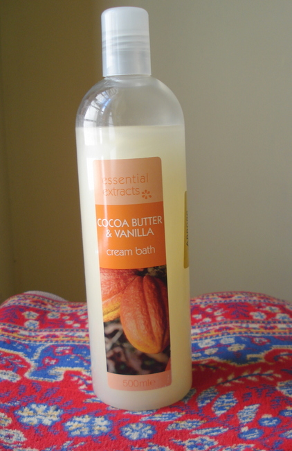 Marks+and+Spencer+Cocoa+Butter+and+Vanilla+Cream+Bath+Review