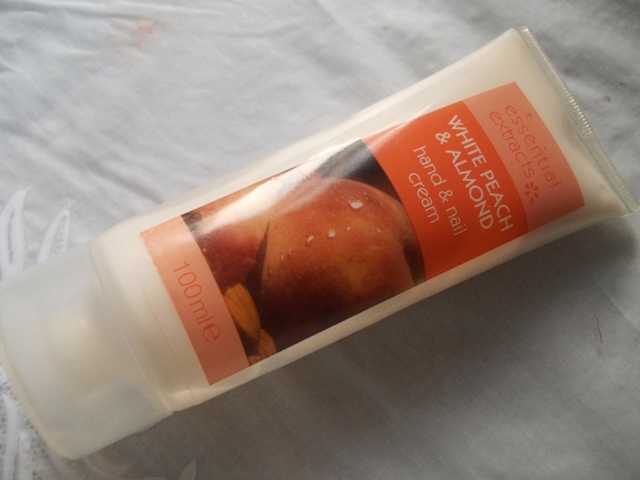 Marks and Spencer White Peach and Almond Hand and Nail Cream4